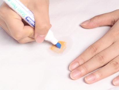 辣椒油弄到白色衣服上怎么去除,衣服滴上辣椒油酱汁怎么办