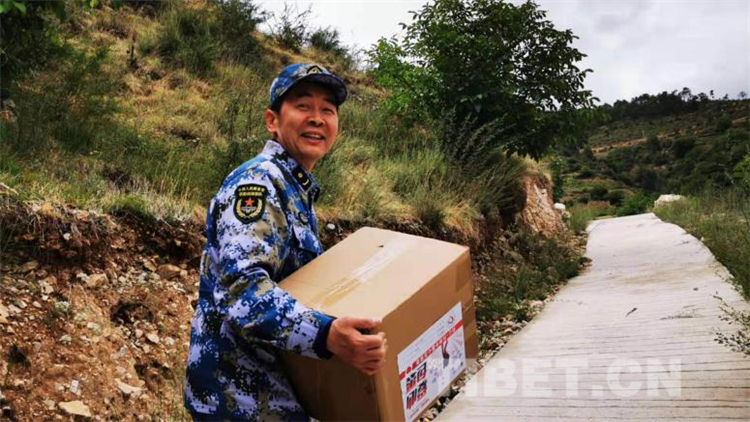 献爱心助脱贫捐款活动,爱心捐赠暖人心促脱贫