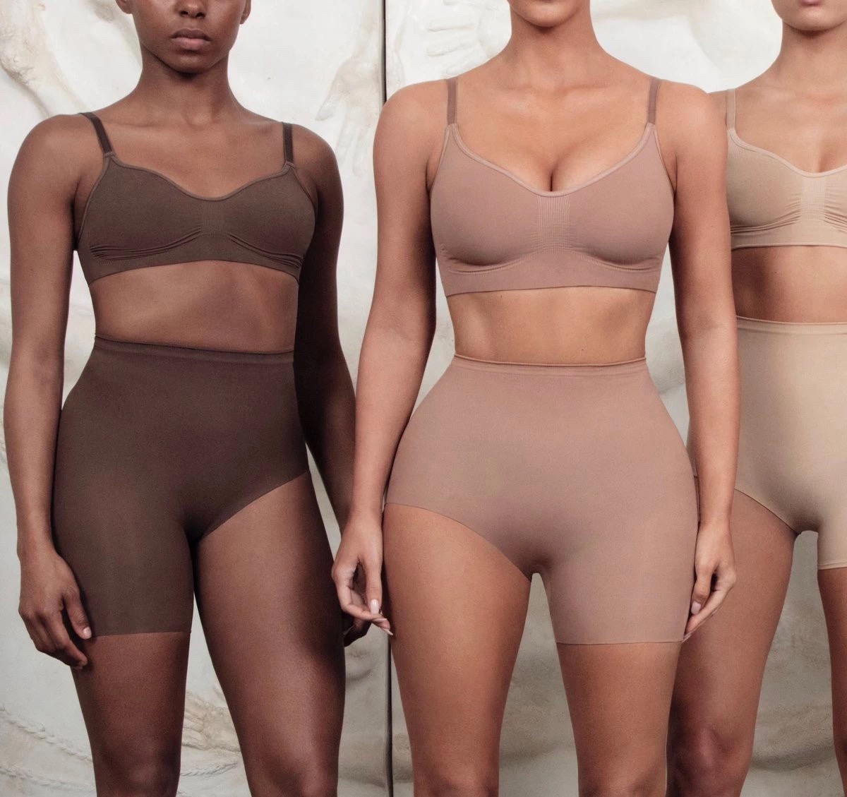 卡戴珊塑身衣发展前景,卡戴珊推出的新款内衣