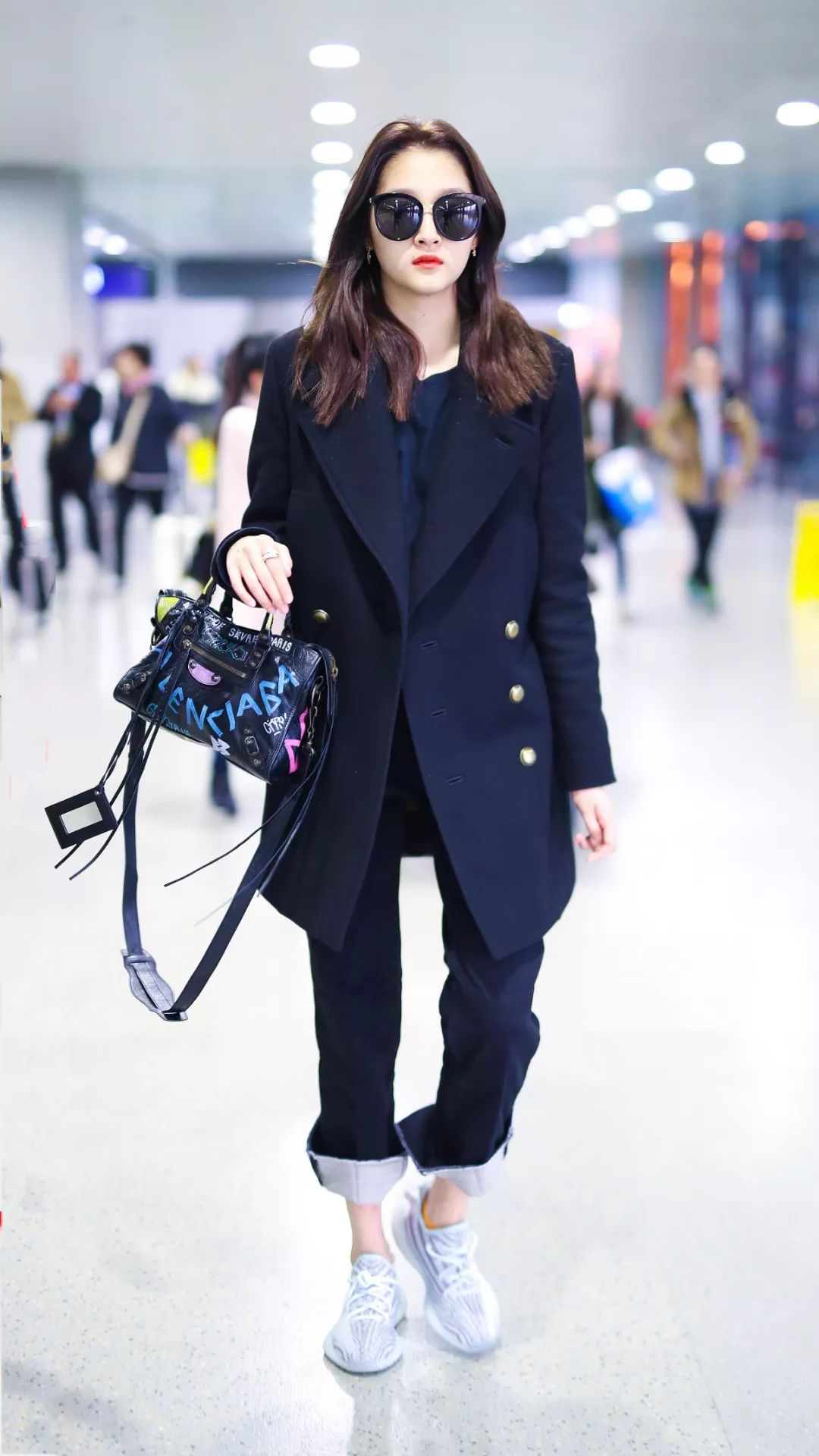 空调房里太冷怎么办,空调房太冷怎么办穿什么外套