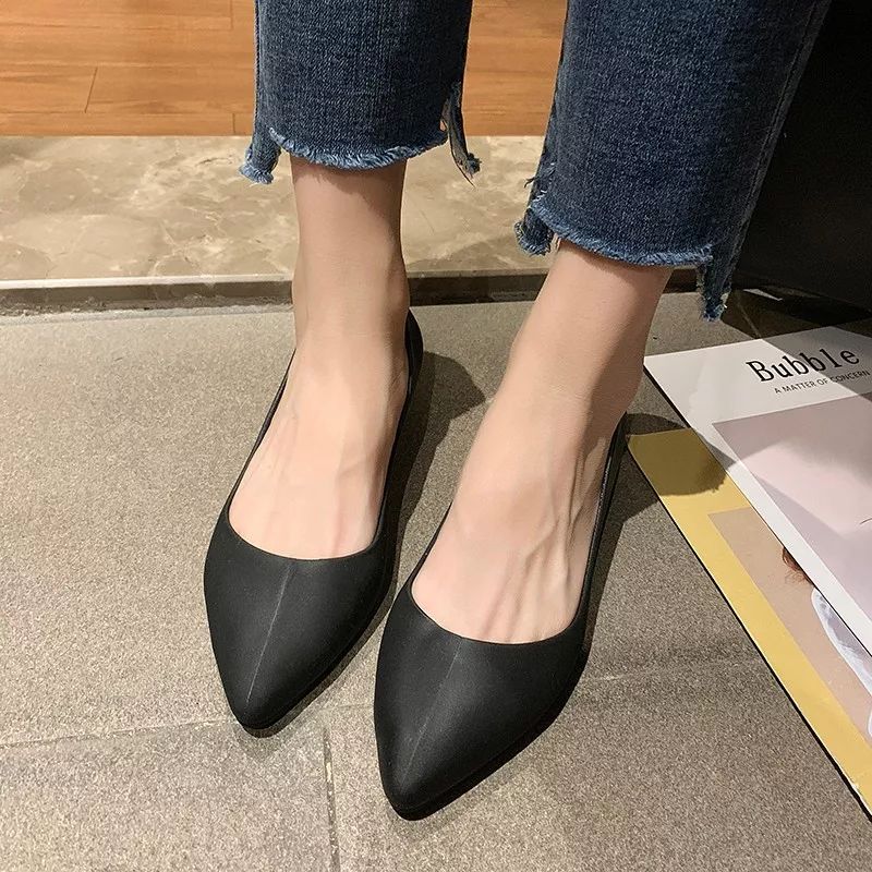 别再说雨鞋捂脚又显丑！有了它，增高显腿长！我天天盼着下雨