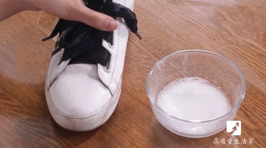 新鞋挤脚该怎么办,新鞋挤脚怎么办小白鞋