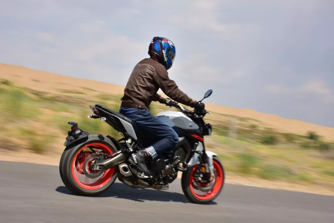 雅马哈mt-09试驾视频,试驾雅马哈MT-01