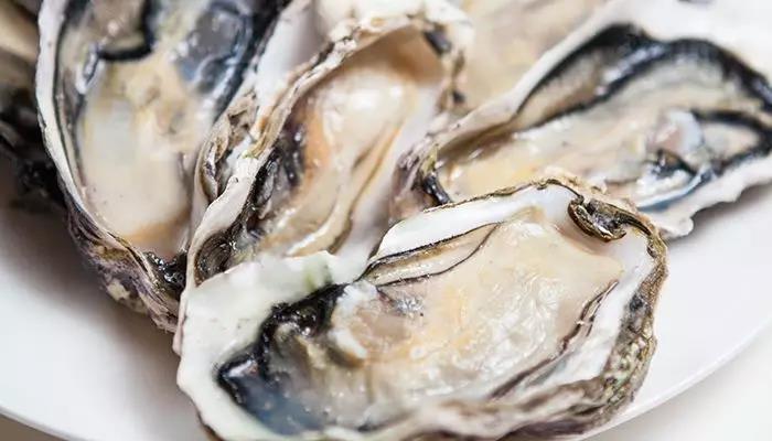 4岁孩子长小胡须,4岁小男孩长小胡须