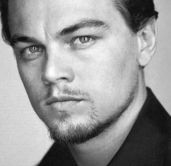 4岁孩子长小胡须,4岁小男孩长小胡须