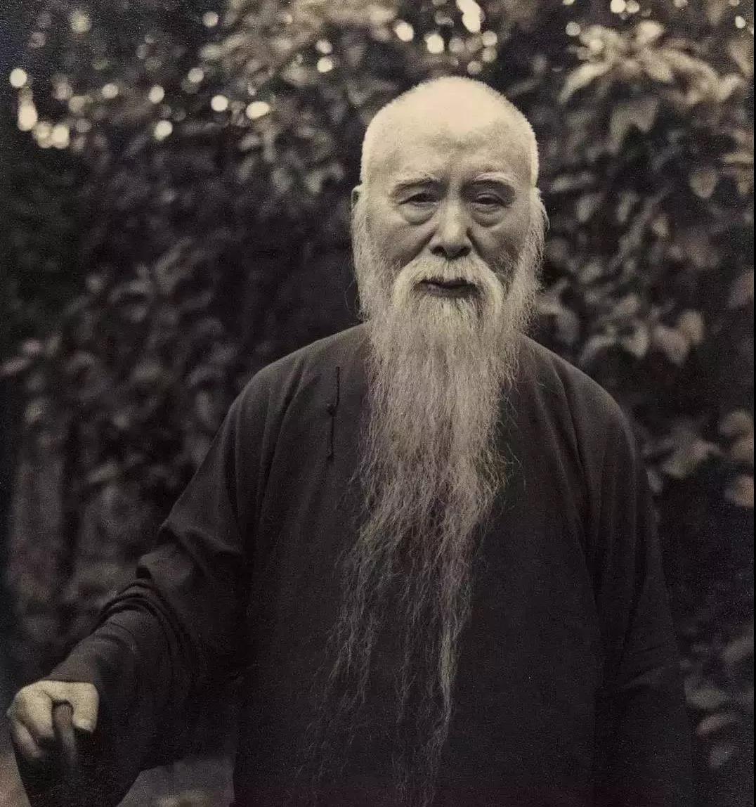 4岁孩子长小胡须,4岁小男孩长小胡须