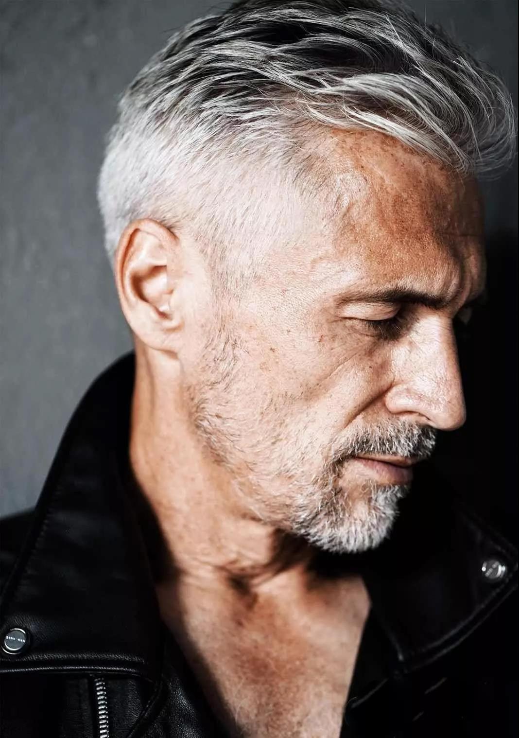 4岁孩子长小胡须,4岁小男孩长小胡须