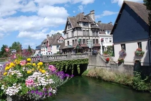 「旅游」“全民暑假”开启！想出去浪？看看法国人青睐的暑期旅行目的地吧