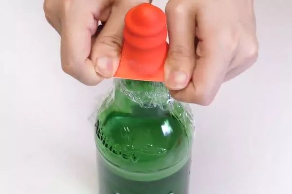 橡皮手套破了可以干嘛用,橡胶手套破了图片