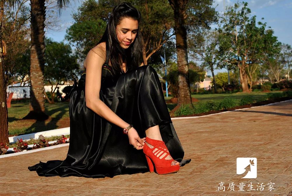 鞋盒里边的白布袋子有什么用,鞋盒里的白布可以防止鞋子变黄吗