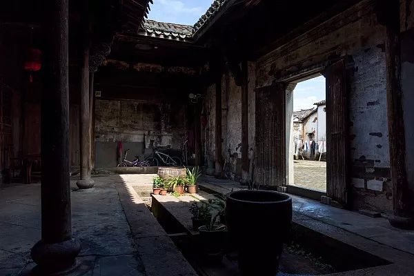 哪里收购古董旧家具,哪里收旧家具或者处理旧家具