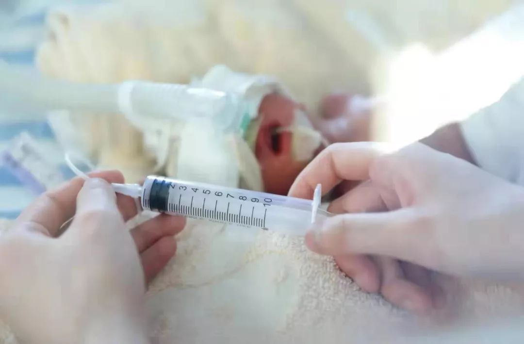 快！快！快！700克“巴掌宝宝”步步惊心转至武汉急救