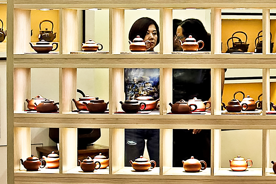 盖个大师章，数百元紫砂壶暴涨数万，大师涉恶揭开代工江湖