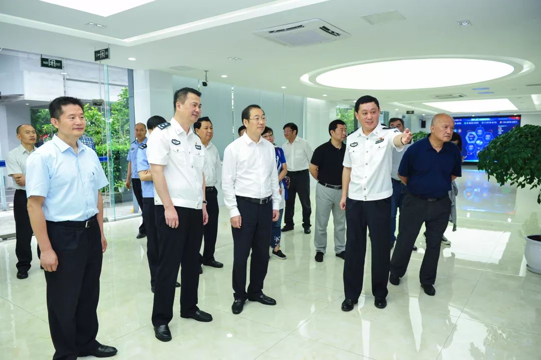 刘强到市公安局交巡警总队调研他关心了这些大数据高科技应用