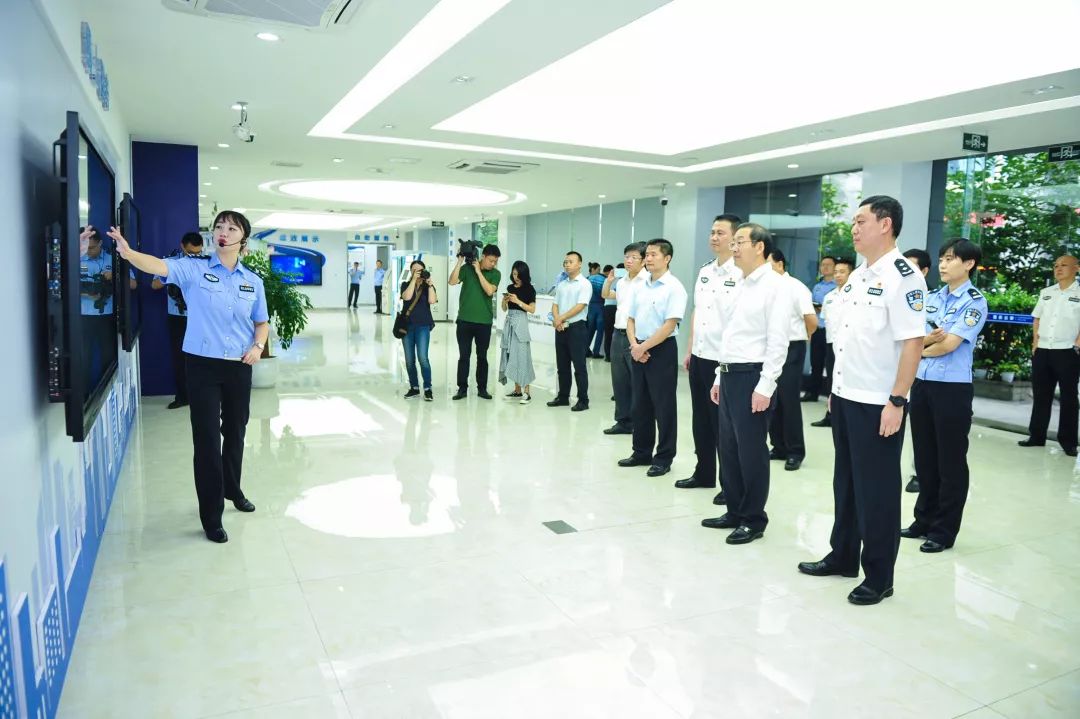 刘强到市公安局交巡警总队调研他关心了这些大数据高科技应用