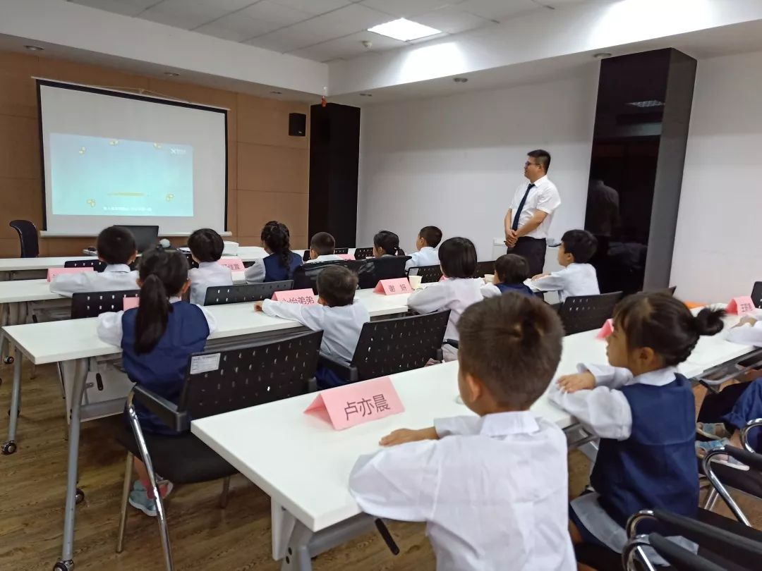 暑假银行活动,青少年暑假实践活动进银行简报