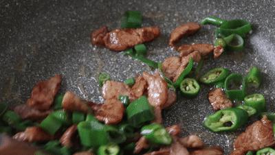 铁锅怎么养锅才不粘锅,熟铁锅怎么养才不粘锅