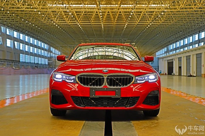 宝马3系大灯外壳拆解视频,宝马3系f35底盘拆解视频