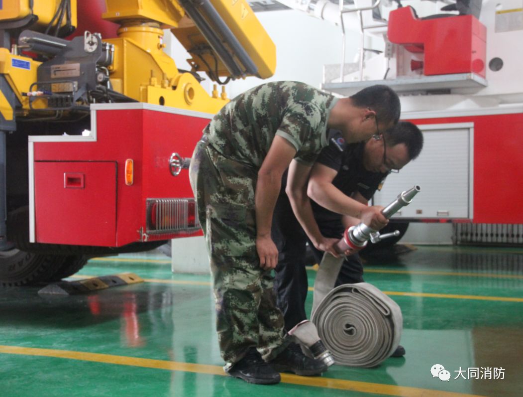 防火员干粉灭火器的使用步骤,防火员灭火器的正确使用方法