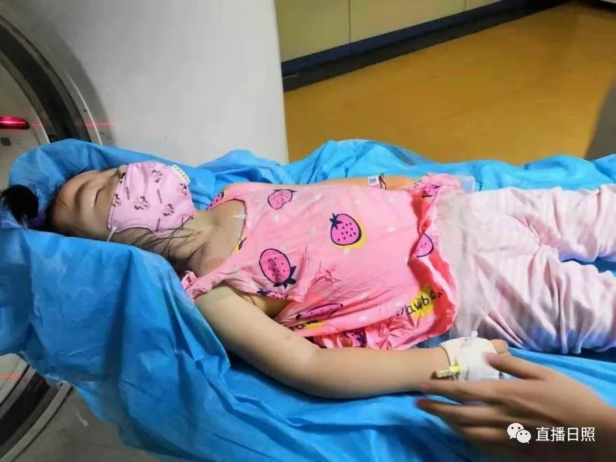 两岁宝宝腿上摔倒淤青,两岁宝宝腿磕破了怎么处理