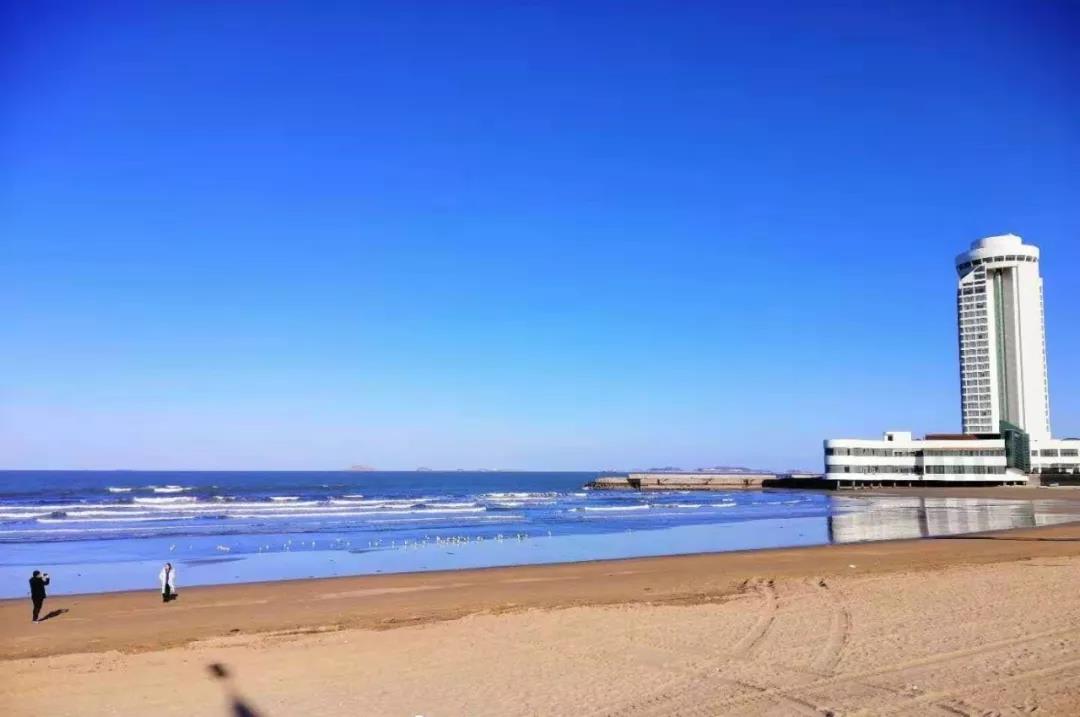 对烟台人来说，不洗海澡（xiajiaozi）就不算过夏天