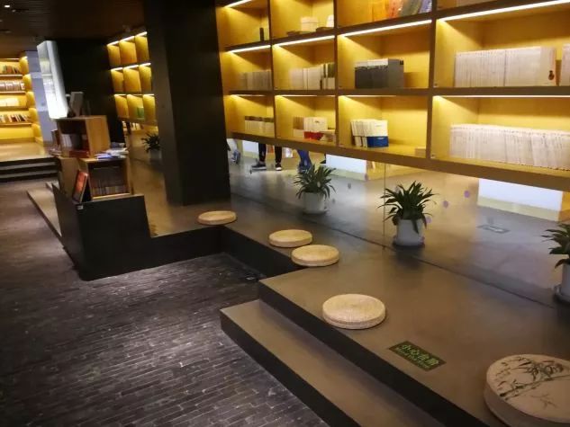 高校校园书店怎么开？听听央视报道怎么说