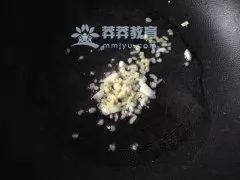 产妇莴笋炒肉的做法,莴笋炒鸡脯肉月子餐
