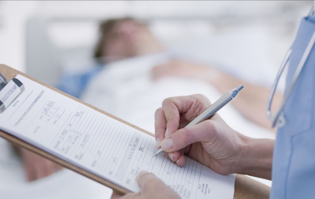 老人身上长肿瘤却被专家误诊后续,脖子长疙瘩医生说是恶性的