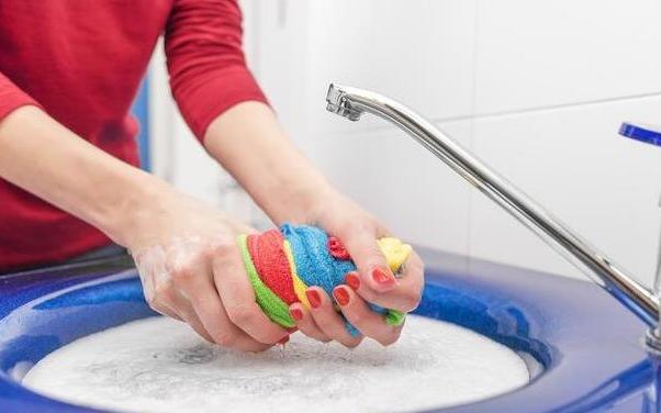 洗枕头黄渍小妙招,枕头套油腻发黄咋办