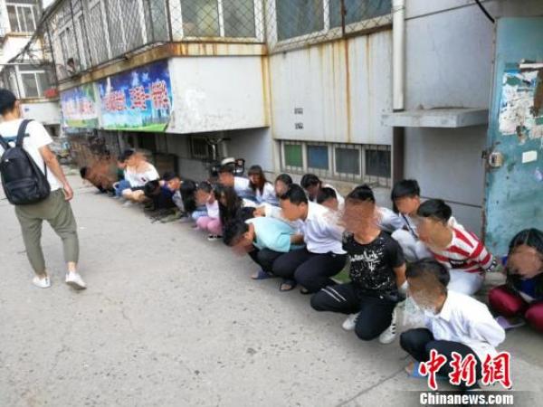 女子刷抖音刷到走失4年的弟弟,女子刷视频疑似发现走失姐弟