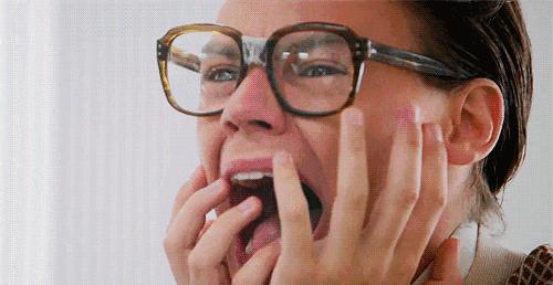 鼻头痘痘爆浆,鼻头痘痘挤出来的白色物质是什么