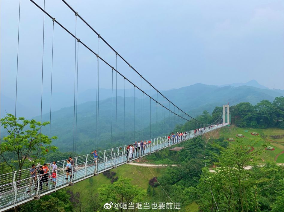 成都有没有玻璃栈道景点,成都最长的玻璃栈道