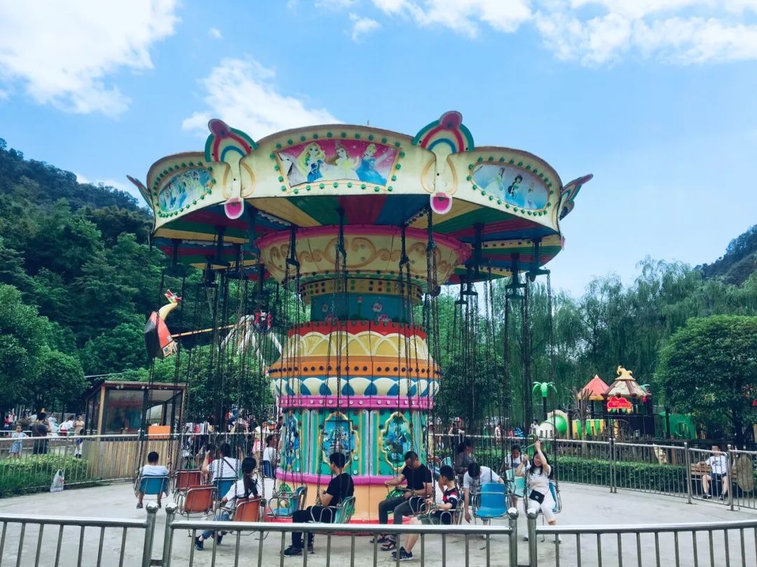 成都有没有玻璃栈道景点,成都最长的玻璃栈道