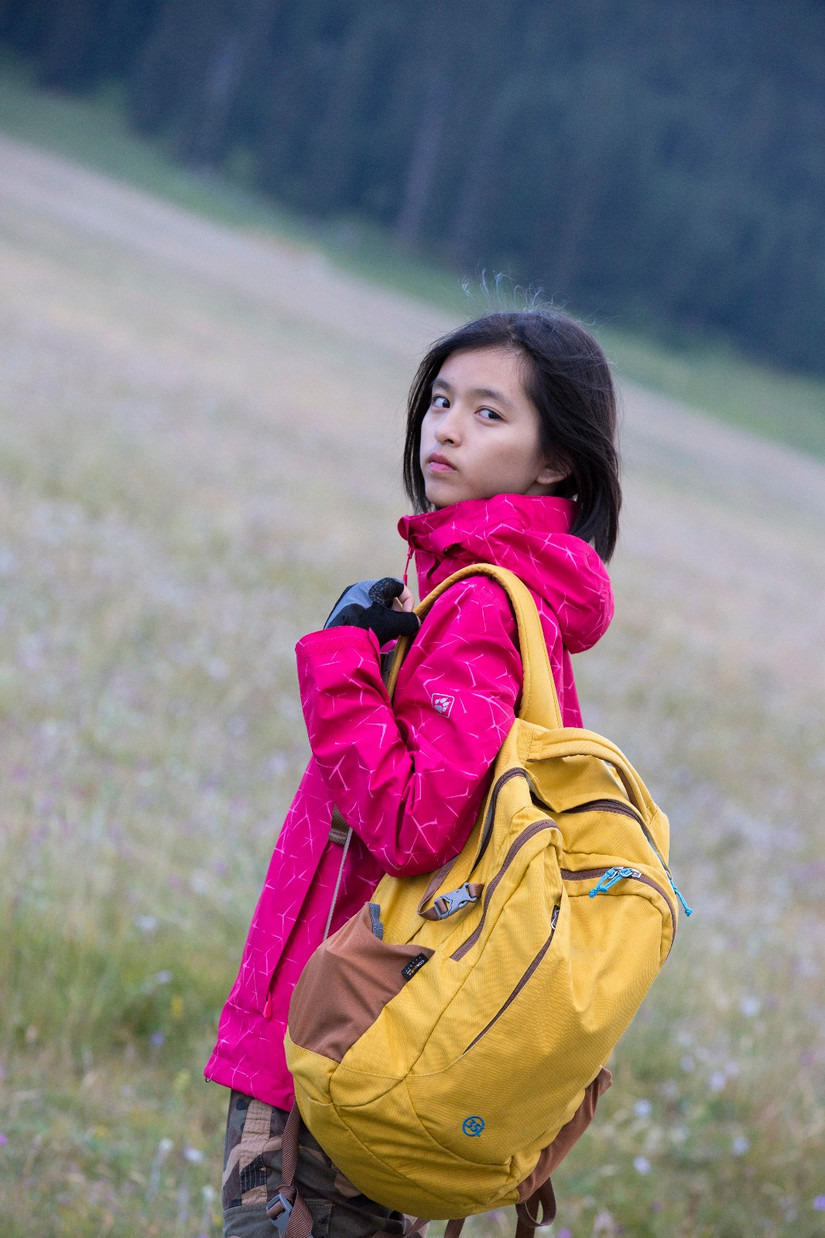 狼爪冲锋衣沙漠橙,伊犁那拉提旅游冲锋衣穿搭