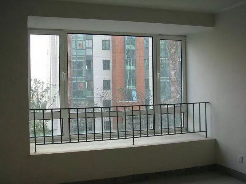 郑州圣菲城小区坠楼事件,郑州17楼坠楼事件全过程