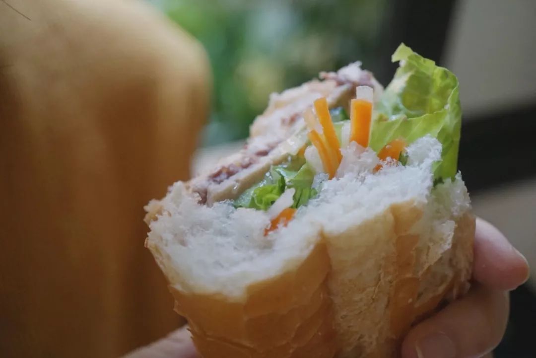 网购越南土特产|炼奶冰咖法包猪肝酱扎肉春卷虾片，一个下午茶全都拥有