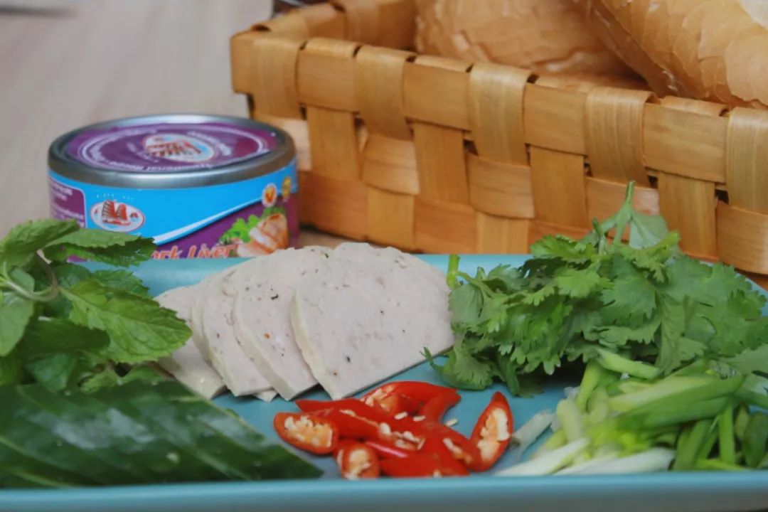 网购越南土特产|炼奶冰咖法包猪肝酱扎肉春卷虾片，一个下午茶全都拥有