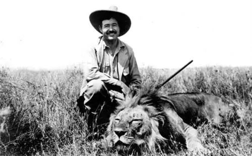 海明威为何销声匿迹,海明威被生活击垮