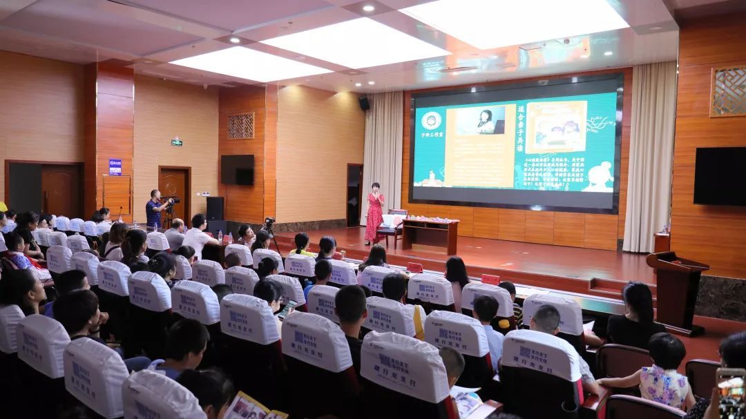 法治春风暖人心普法宣传正当时,法制宣传进乡村普法