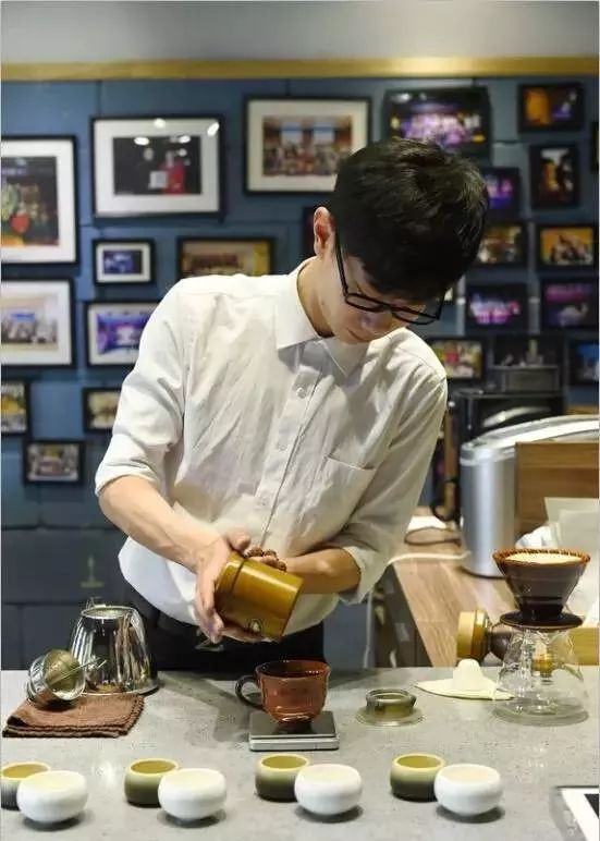 星巴克一般工资是多少,星巴克的薪资待遇怎么样