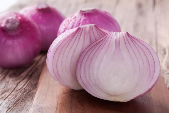 腊肠放冰箱里是冷藏好还是保鲜好,放冰箱的食物应该怎么保鲜最好