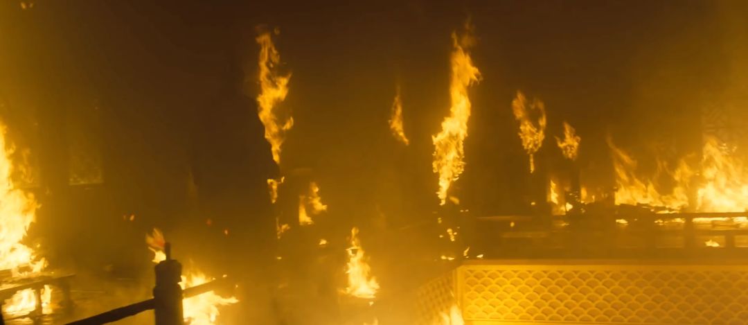 被困火场逃生,火场逃生时应朝什么方向