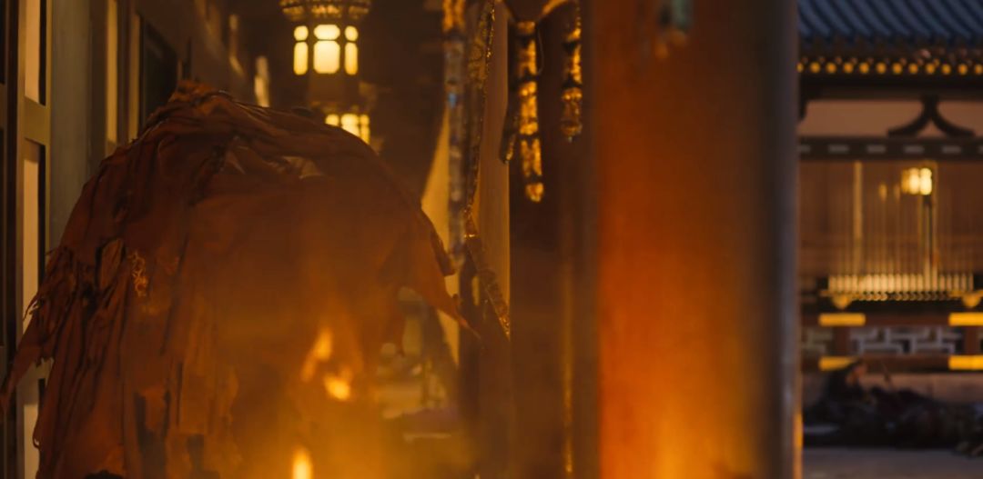 被困火场逃生,火场逃生时应朝什么方向