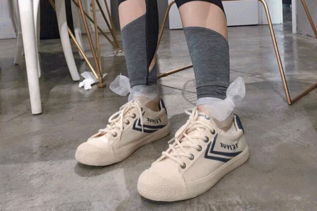 中国60年前造了双小白鞋，法国人一夜“偷走”赚翻了！今天它潮回来了