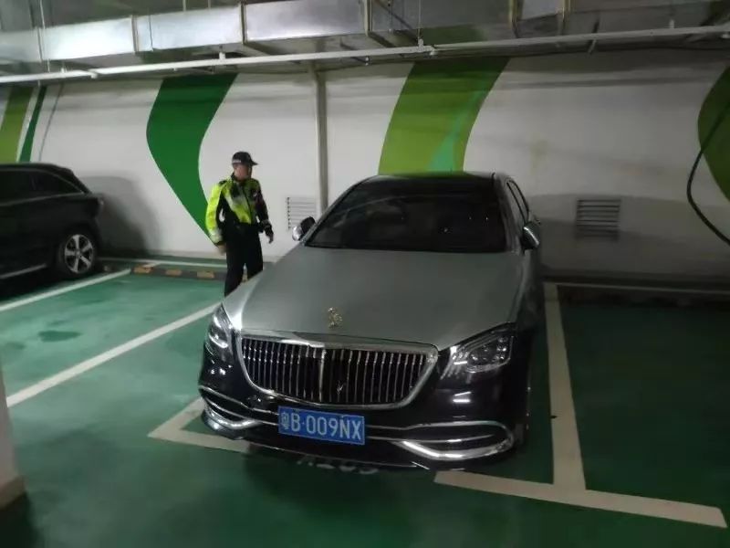 开自己的车，套自己的牌？警察蜀黍：罚款！拘留！