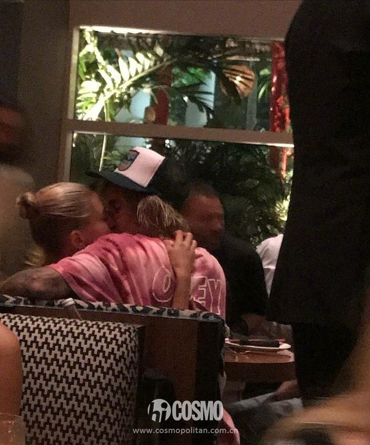 比伯海莉最近新消息,时尚典礼比伯海莉