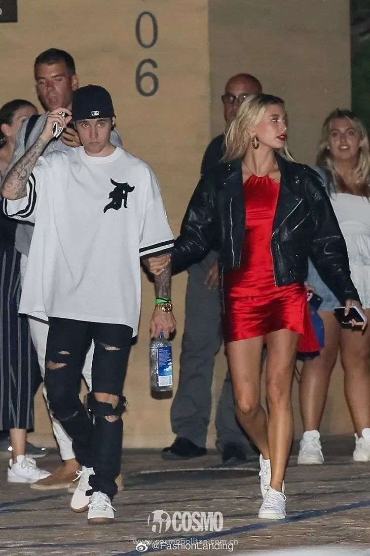 比伯海莉最近新消息,时尚典礼比伯海莉