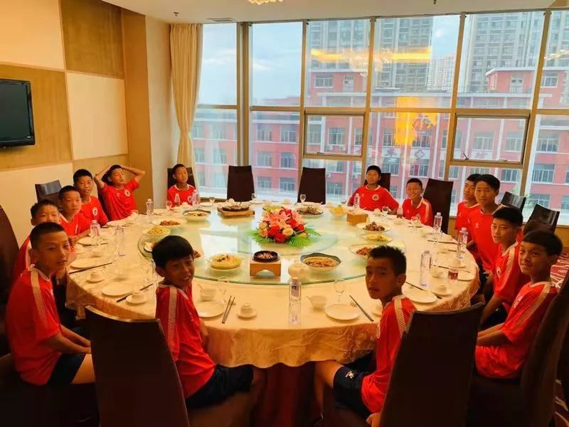 u12青少年足球比赛八人制赛前训练,青训u12梯队