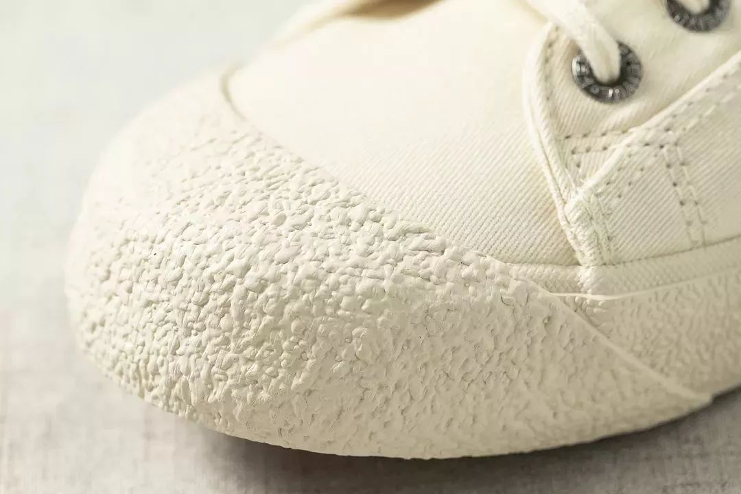 中国60年前造了双小白鞋，法国人一夜“偷走”赚翻了！今天它潮回来了