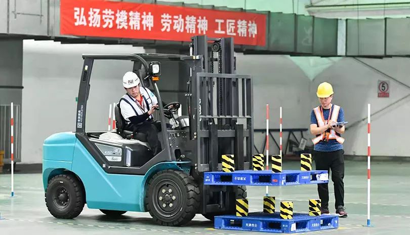 牛逼叉车技术,叉车师傅排行榜